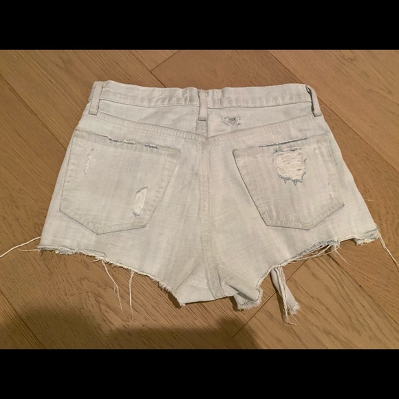 New Agolde cut off distressed shorts in Blanche 25 - Picture 5 of 7